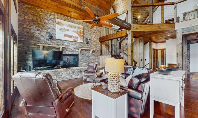 Maynardville House | Beautiful lakefront house with full kitchen, private dock, & hot tub