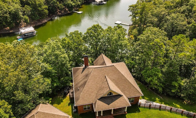 Wedowee House | Beautiful Lakefront Family Retreat! Pet Friendly, Canoes Included, Sleeps 28+