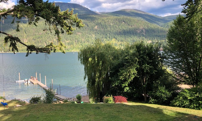 Nelson House | Beautiful Lakefront Suite Minutes from town !