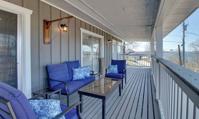Lakeview House | Beautiful Lakeview Home: Near Bull Shoals Lake!