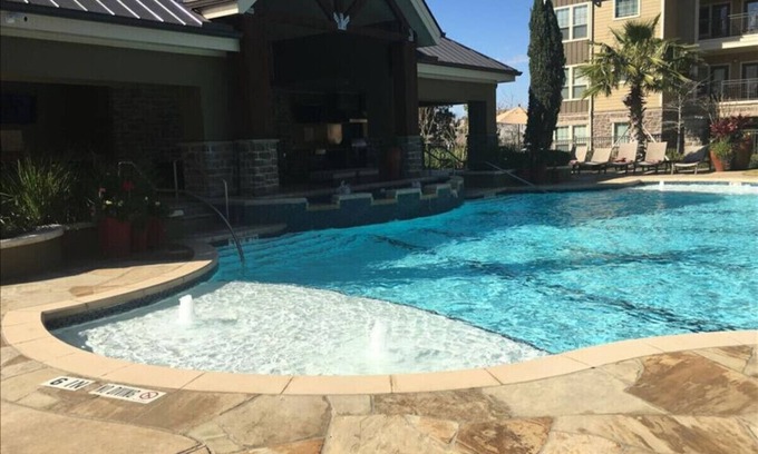 Grogan's Mill Apartment | Beautiful Large 1 Bedroom/1 Bath Condo in The Woodlands