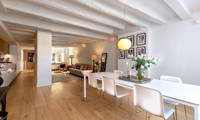 Grachtengordel-West Apartment | Beautiful large apartment at one of the most desirable locations on the famous Prinsengracht.