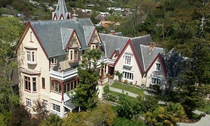Nelson South House | Beautiful Large Suite, Central Nelson self contained for 2 Seaviews - Deck