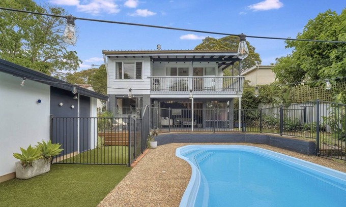Charlestown House | Beautiful, leafy 3 bed/3 bath Newcastle home with pool