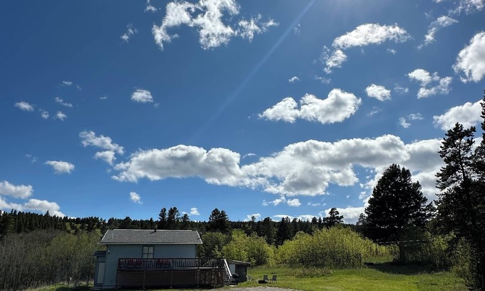 East Glacier Park House | Beautiful Location, super close to hiking trails as well as breathtaking scenery