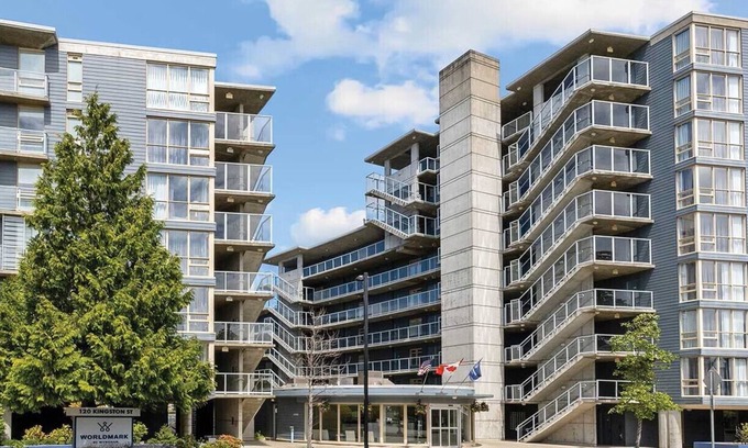 Inner Harbour Condo | Beautiful location in Victoria Harbour. Full amenities!