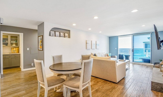 Eastern Malibu Condo | Beautiful, luxurious hideaway right on Carbon Beach in Malibu!