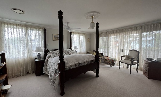 Collaroy House | Beautiful luxury 4 bedroom house close to beaches, restaurants and parks.