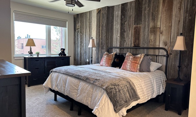 Dillon Condo | Beautiful Luxury Condo: 2 Masters, Walk to Dillon Amphitheater Concerts & Lake