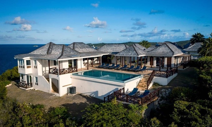 Willikies Villa | Beautiful Luxury Villa, Private Pool, Outdoor Lounge & BBQ,STUNNING VIEWS