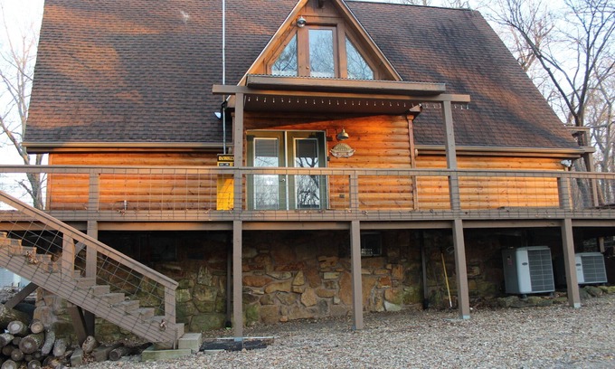 Wagoner Cabin | Beautiful, Majestic Log Cabin Large Game Room and Lake View