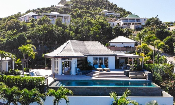Camaruche Villa | Beautiful Mamiami Luxury villa