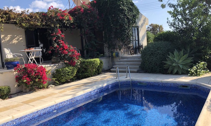Chlorakas Villa | Beautiful mature villa with large gardens and private pool overlooking the sea