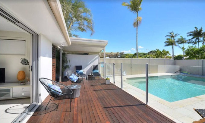 Mermaid Waters House | Beautiful Mermaid Beach Retreat