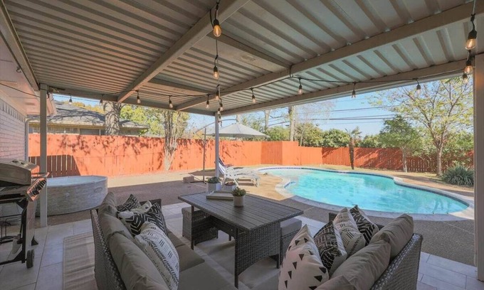Plano House | Beautiful Modern Home, Pool for Groups and Families