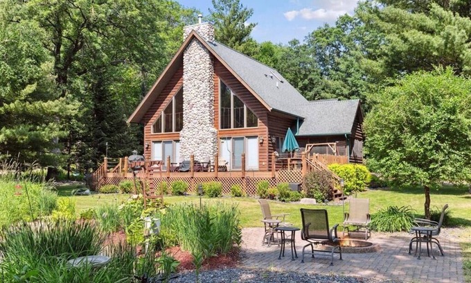 Webster House | Beautiful, modern log cabin on a great swimming and fishing lake with privacy!
