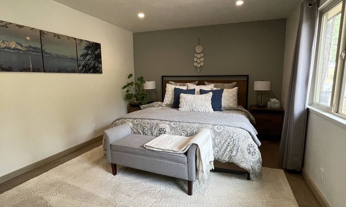 Lake Forest Condo | Beautiful Mountain Modern Home With Office