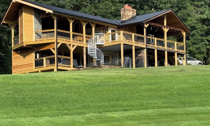 Roaring Gap House | Beautiful Mountain Getaway - Best Deck in the Mountains.