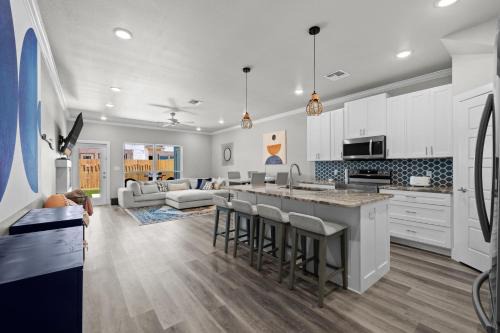 Corpus Christi House | Beautiful New 3 Bedroom Townhouse w/Private Pool
