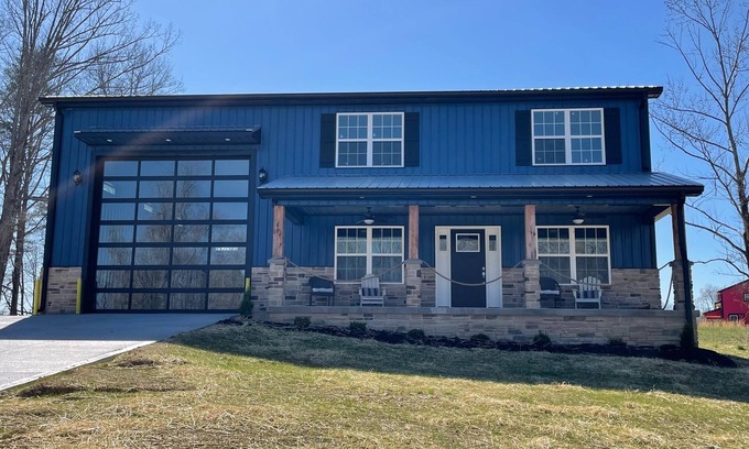 Russell Springs House | Beautiful NEW 4br 3 ba Barndaminium on Lake Cumberland