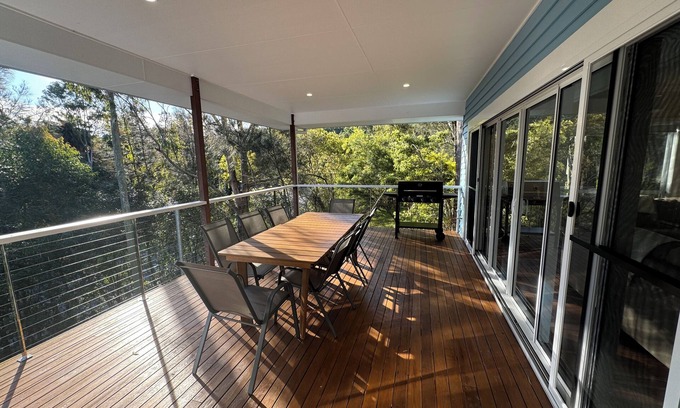 Elizabeth Beach House | Beautiful new home, 280m to the lake, 650m to the Beach, 300m to the pub.