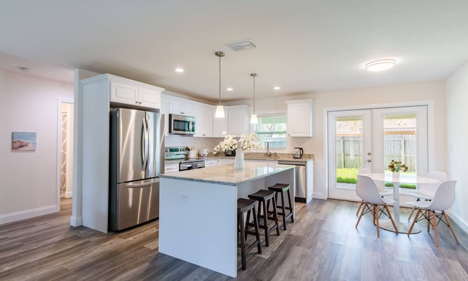 Clearwater House | Beautiful new home minutes away from beach