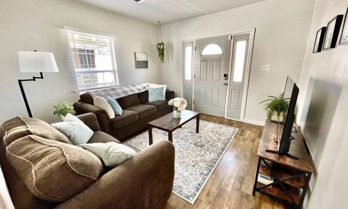 Seventh Ward House | Beautiful, Newly Renovated Duplex