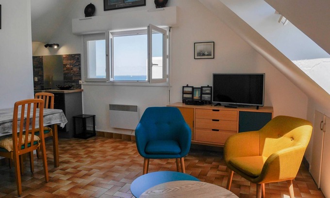 Le Palais Apartment | Beautiful newly renovated apartment, close to shops and beach