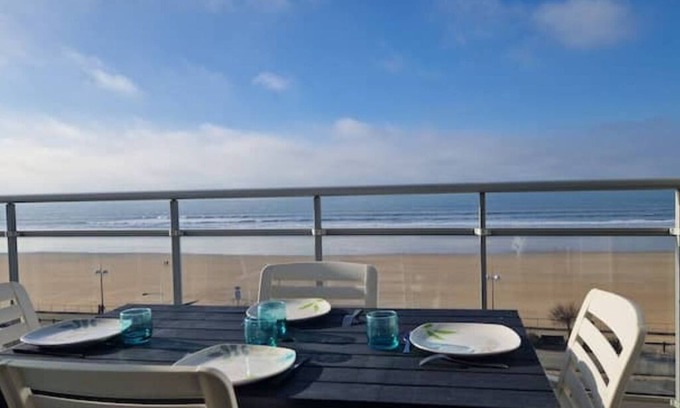 Saint-Jean-de-Monts Apartment | Beautiful oceanfront apartment