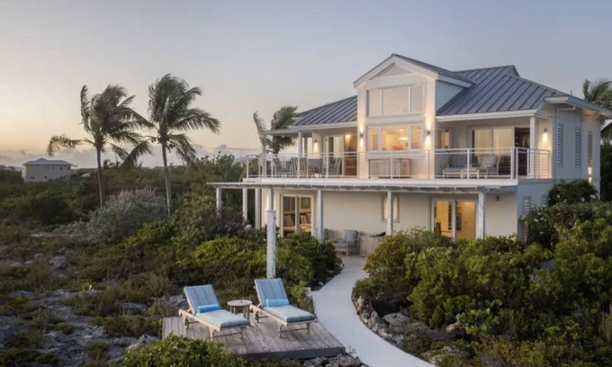 Juba Sound Villa | Beautiful ocean front villa in heart of Providenciales