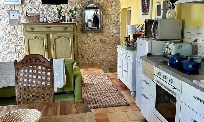 Savignac-de-Duras Cottage | Beautiful one bedroom cottage with pool.