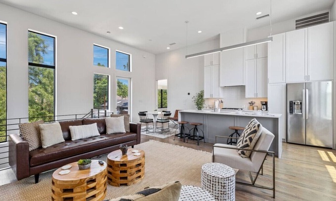 Knox - Henderson House | Beautiful Perfectly Located Deluxe 2 Bed Townhome