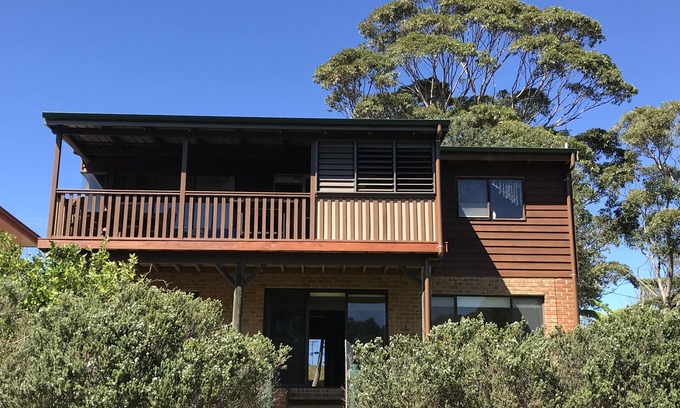 Manyana House | Beautiful pet friendly beach house with ocean views.