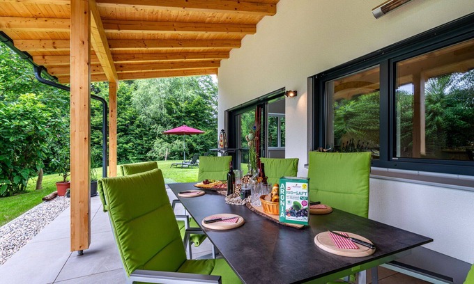 Maria Woerth House | Beautiful private villa for 7 guests with WIFI, TV, terrace, pets allowed and parking