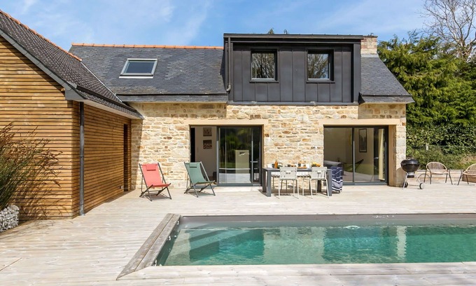 Clohars-Fouesnant House | Beautiful private villa for 6 guests with WIFI, private pool, TV, terrace and pets allowed