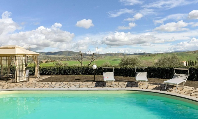 Castel del Piano House | Beautiful private villa with WIFI, private pool, TV, patio, pets allowed, panoramic view and par.