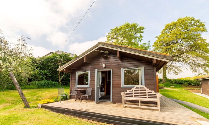 Brazzacott House | Beautiful private villa with hot tub, WIFI, TV, terrace, pets allowed, panoramic view and parking