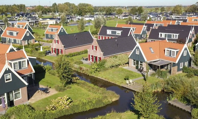 West-Graftdijk House | Beautiful private villa for 10 people with WIFI, pool, TV, terrace and parking