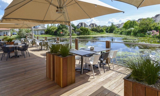 Municipality of Hellevoetsluis House | Beautiful private villa for 4 guests with pool, WIFI, TV, terrace and parking
