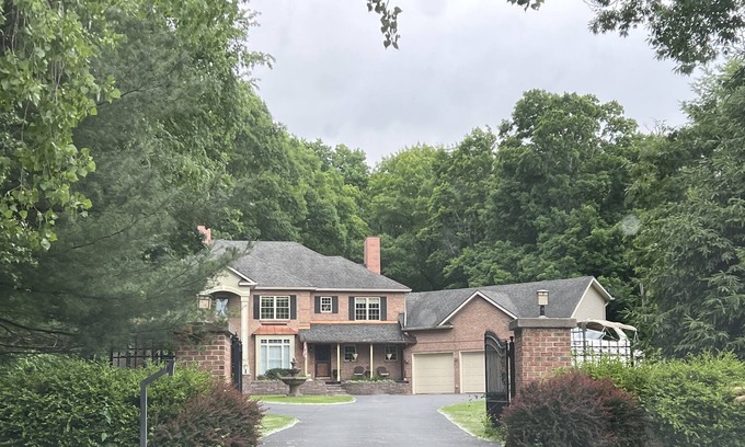 Perinton House | Beautiful Private Pittsford Home