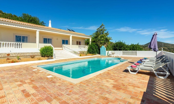 Vale Grande House | Beautiful private villa for 6 guests with A/C, private pool, WIFI, TV and terrace