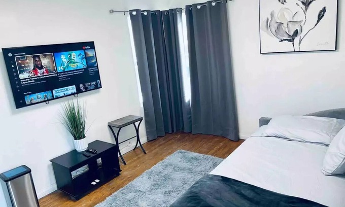 Los Angeles Apartment | Beautiful private upstairs studio close to USC, LAX, SOFI, BMO