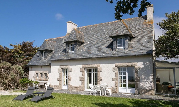 Berven House | Beautiful private villa for 7 people with WIFI, TV, patio and pets allowed