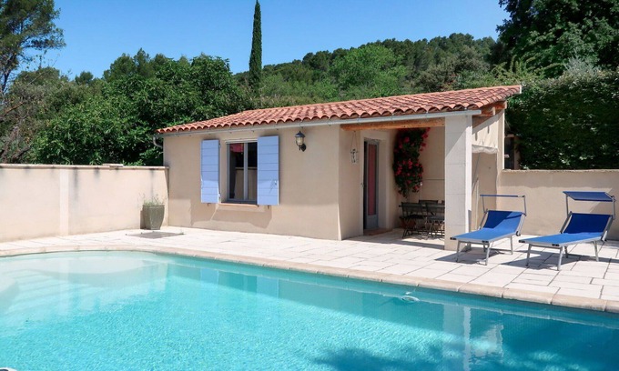 Villelaure House | Beautiful private villa for 6 guests with WIFI, private pool, A/C, TV, terrace and pets allowed