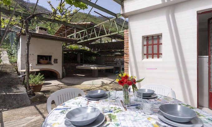 Taggia House | Beautiful private villa for 3 people with WIFI, TV, terrace, pets allowed and panoramic view