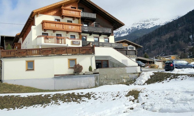 Soelden Villa | Beautiful private villa for 16 people with WIFI, TV, terrace, pets allowed and parking