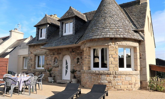 Kerlouet House | Beautiful private villa for 5 guests with WIFI, TV, terrace and parking