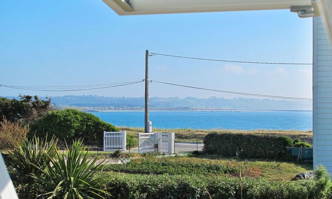 Kerlouan House | Beautiful private villa for 6 people with WIFI, TV, terrace, pets allowed and parking