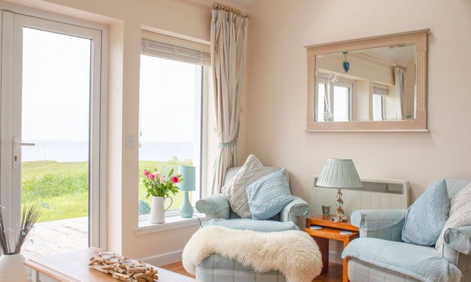 Bornesketaig House | Beautiful private villa for 6 people with WIFI, TV, terrace and parking
