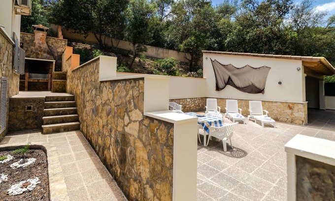 Cala Santany Villa | Beautiful private villa for 6 people with A/C, WIFI, TV, patio, pets allowed and parking
